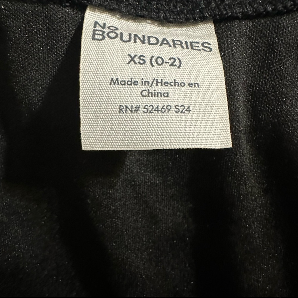 No Boundaries Black Smocked Puff Sleeve Blouse - Picture 4 of 4